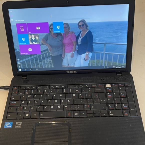 Toshiba laptop 🌷 - Picture 2 of 5